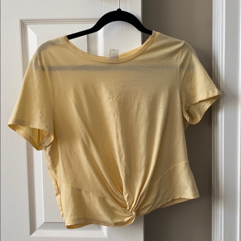 YELLOW SHORT SLEEVE TOP